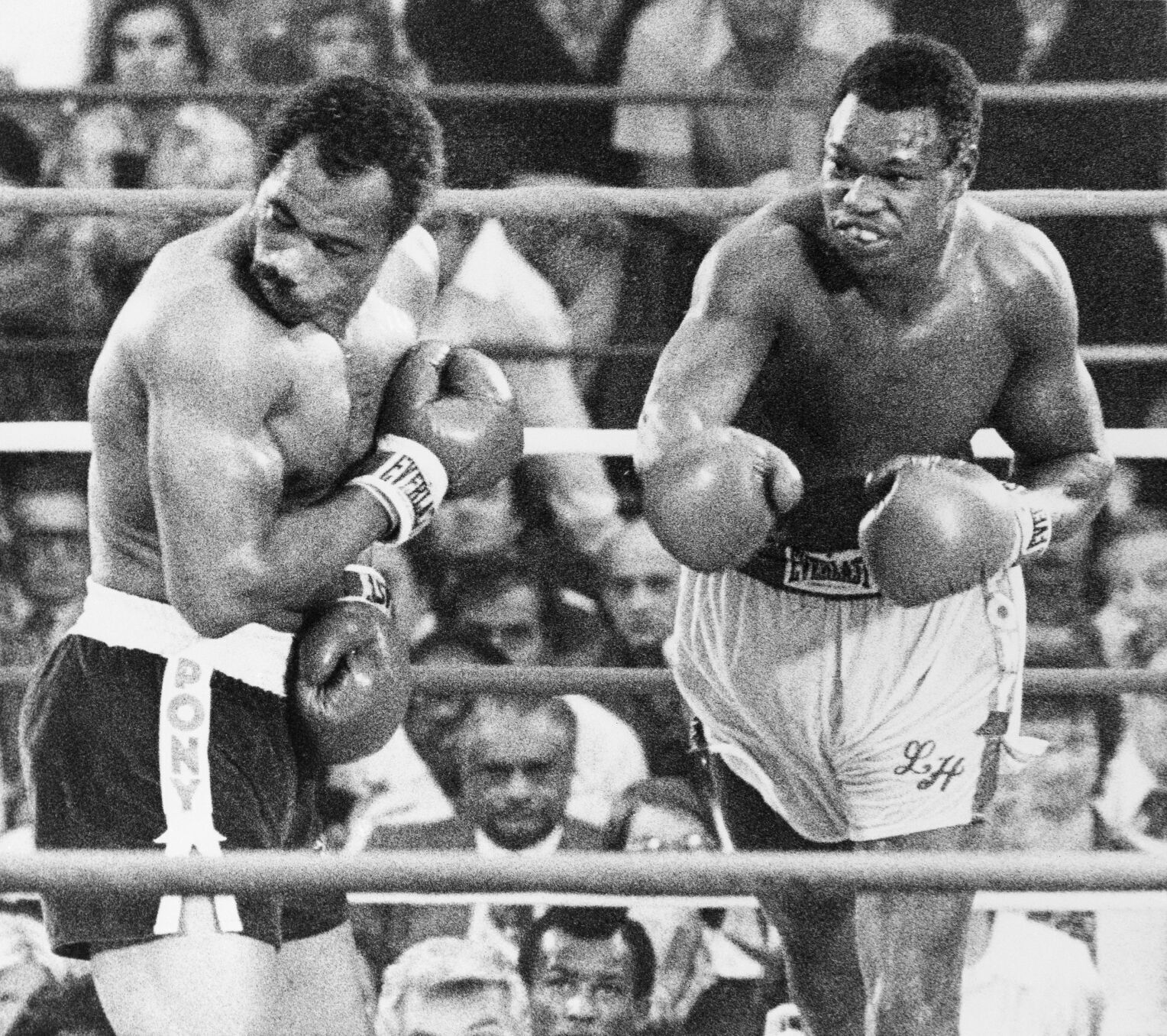 1978: Larry Holmes scores split decision over Ken Norton for heavyweight title